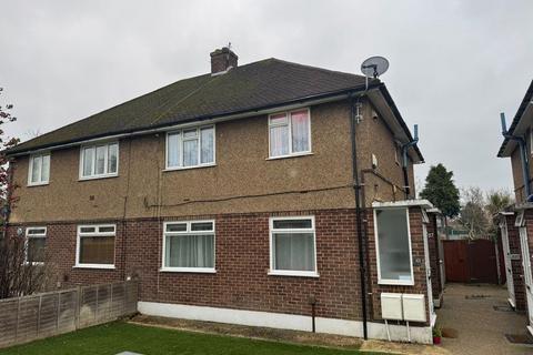2 bedroom ground floor maisonette to rent, Staines Road, Feltham, TW14