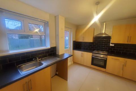 3 bedroom semi-detached house to rent, Lawrence Avenue, South Shields NE34