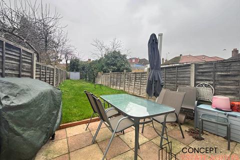 5 bedroom terraced house to rent, Churston Drive, Morden, Surrey, SM4