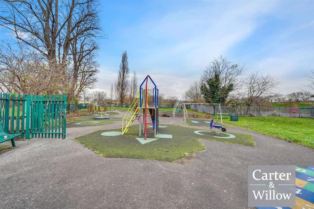 Oval Road North play