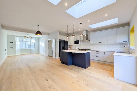 4 bedroom terraced house to rent, Lavengro Road,  London, SE27