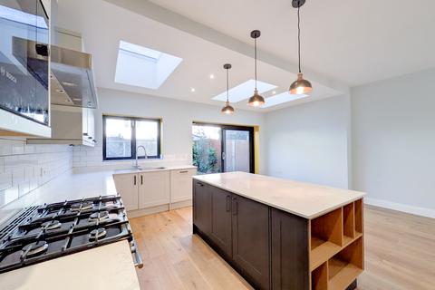 4 bedroom terraced house to rent, Lavengro Road,  London, SE27