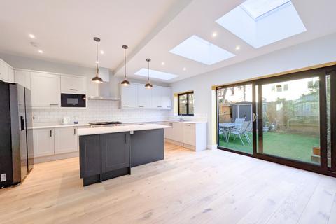 4 bedroom terraced house to rent, Lavengro Road,  London, SE27