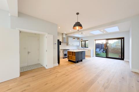 4 bedroom terraced house to rent, Lavengro Road,  London, SE27