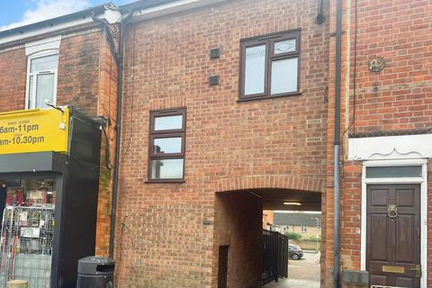 1 bedroom terraced house to rent, Roff Avenue, Bedford, MK41