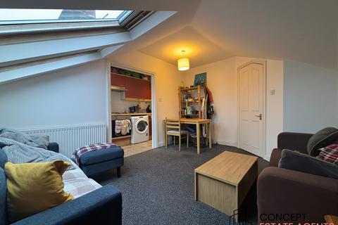 3 bedroom apartment to rent - Dafforne Road, Tooting Bec, SW17