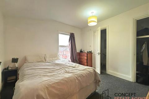 3 bedroom apartment to rent, Dafforne Road, Tooting Bec, SW17