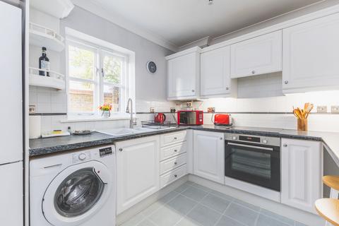 3 bedroom house to rent, Cottesloe Mews, London SE1
