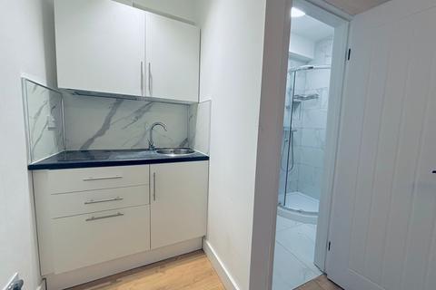 Studio to rent, Hall Lane, London NW4