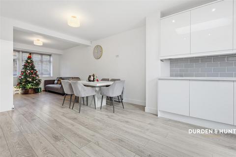 4 bedroom end of terrace house for sale, Craven Gardens, Harold Wood, RM3