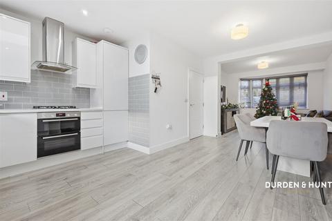 4 bedroom end of terrace house for sale, Craven Gardens, Harold Wood, RM3