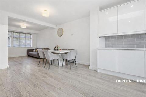 4 bedroom end of terrace house for sale, Craven Gardens, Harold Wood, RM3