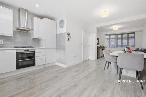 4 bedroom end of terrace house for sale, Craven Gardens, Harold Wood, RM3