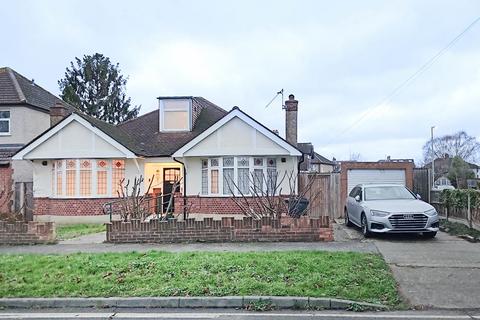 4 bedroom bungalow for sale, Oakleigh Avenue, Surbiton