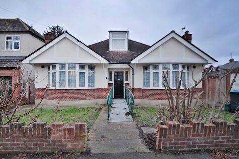 4 bedroom bungalow for sale, Oakleigh Avenue, Surbiton
