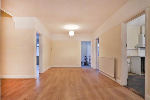 4 bedroom bungalow for sale, Oakleigh Avenue, Surbiton