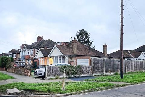 4 bedroom bungalow for sale, Oakleigh Avenue, Surbiton