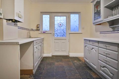 4 bedroom bungalow for sale, Oakleigh Avenue, Surbiton