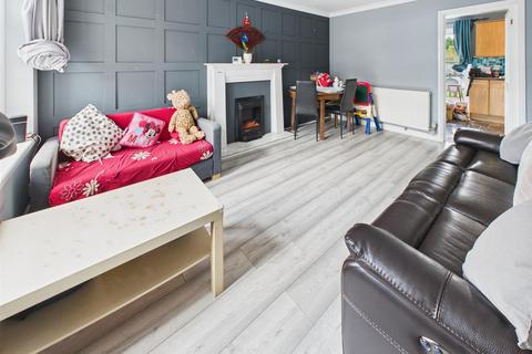 4 bedroom end of terrace house to rent, Linwood Drive, Coventry CV2