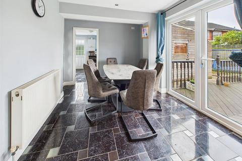 4 bedroom end of terrace house to rent, Linwood Drive, Coventry CV2