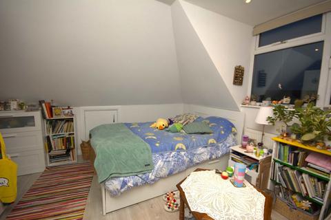 Studio to rent, Sherwood Road, London NW4