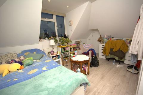 Studio to rent, Sherwood Road, London NW4