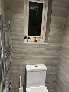 Studio to rent, Ashburton Avenue, Ilford, Essex, IG3