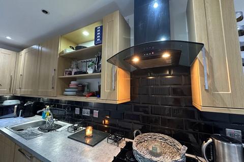 Studio to rent, Ashburton Avenue, Ilford, Essex, IG3