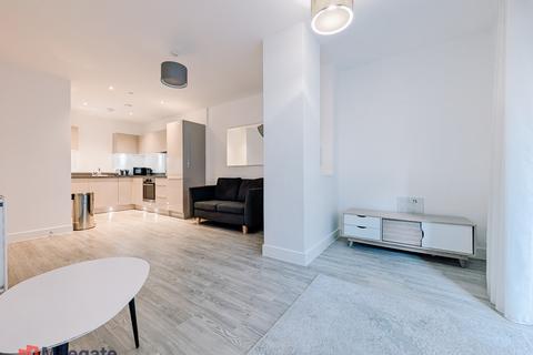 2 bedroom flat to rent, Hoffmans Road, London E17