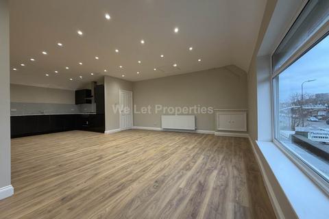3 bedroom apartment to rent, Warrick Road, Manchester M16