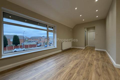 3 bedroom apartment to rent, Warrick Road, Manchester M16