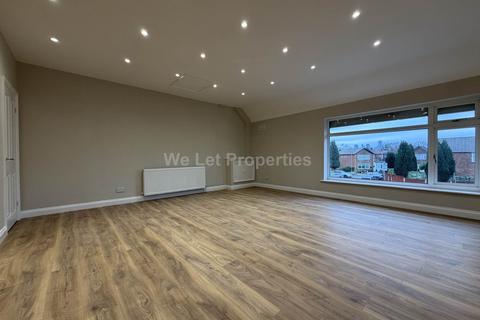 3 bedroom apartment to rent, Warrick Road, Manchester M16