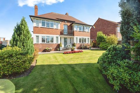 3 bedroom detached house for sale, Houndhill Lane, Featherstone WF7