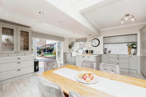 3 bedroom detached house for sale, Houndhill Lane, Featherstone WF7