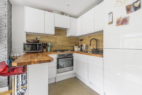 2 bedroom flat for sale, Balham New Road, Balham, London, SW12