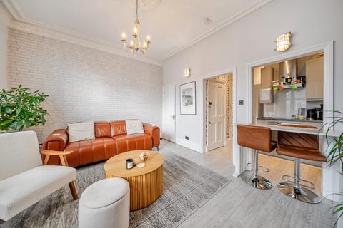 1 bedroom flat for sale, Chelverton Road, London, SW15