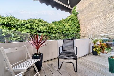 1 bedroom flat for sale, Chelverton Road, London, SW15