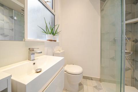 1 bedroom flat for sale, Chelverton Road, London, SW15