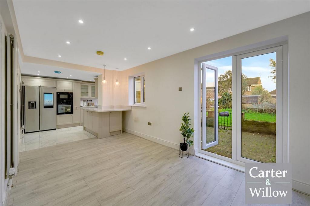 Kitchen / dining
