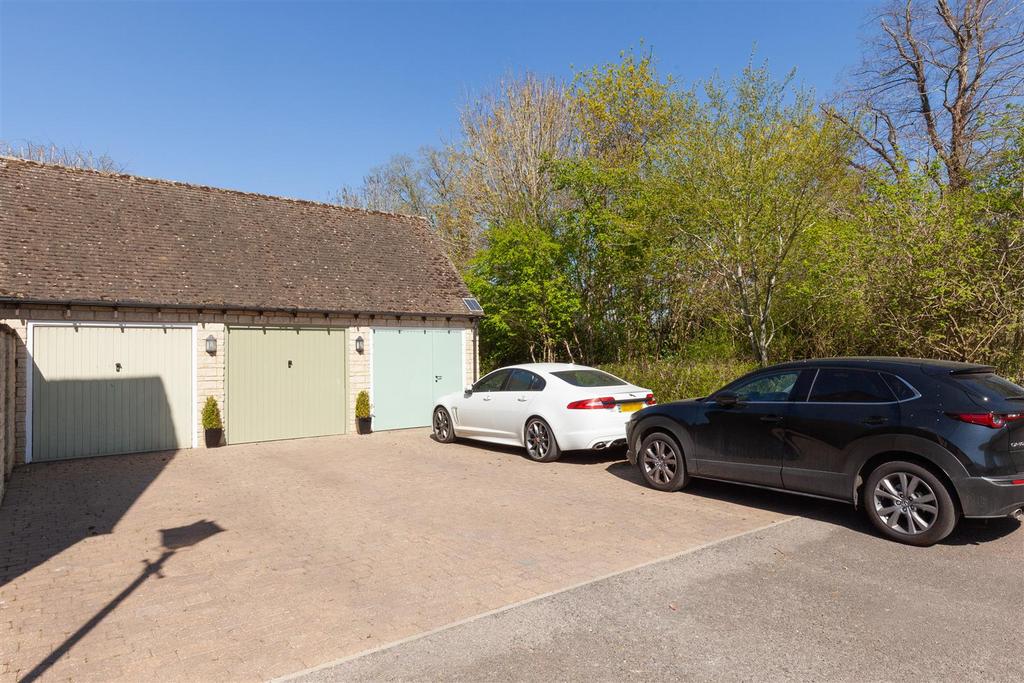 Garage - Driveway Parking.jpg