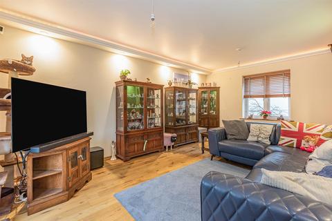 2 bedroom end of terrace house for sale, Hawthorn Drive, Bradwell Village, Nr Burford