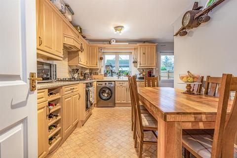 2 bedroom end of terrace house for sale, Hawthorn Drive, Bradwell Village, Nr Burford