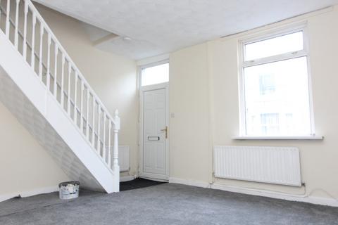 2 bedroom terraced house to rent, Gladstone Street, Crook