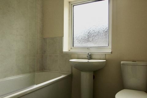 2 bedroom terraced house to rent, Gladstone Street, Crook