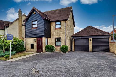 4 bedroom detached house for sale, Haltwhistle Road, Chelmsford CM3