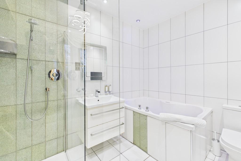 En Suite Bathroom