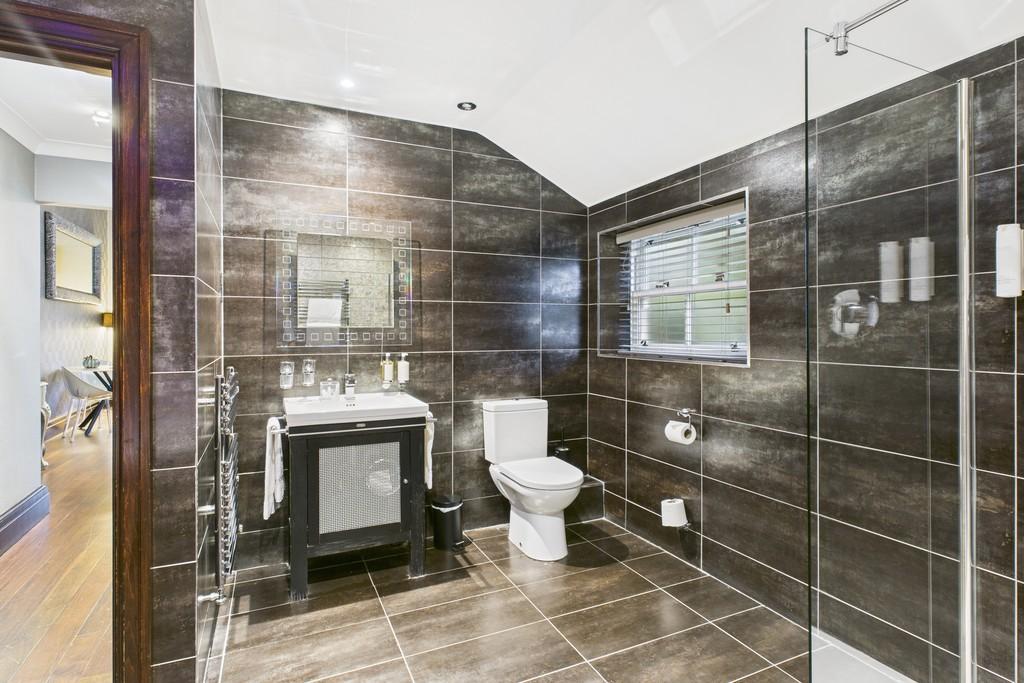 En Suite Bathroom