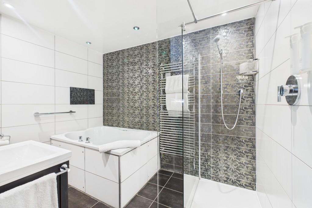 En Suite Bathroom