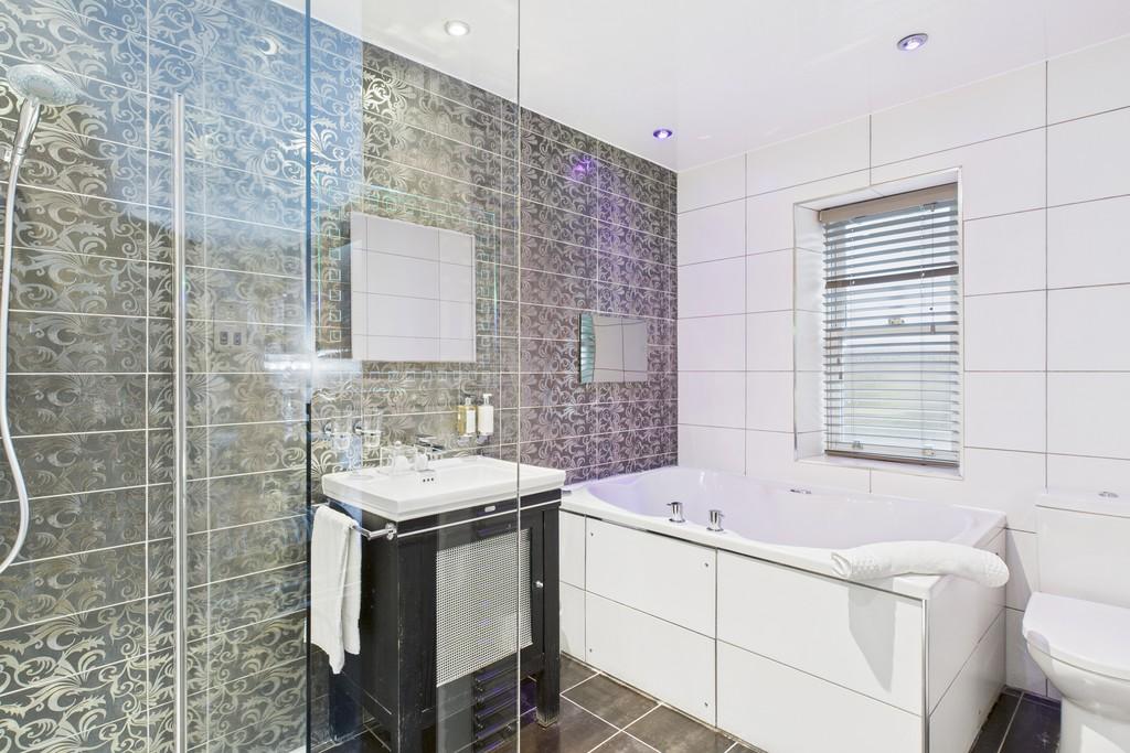 En Suite Bathroom