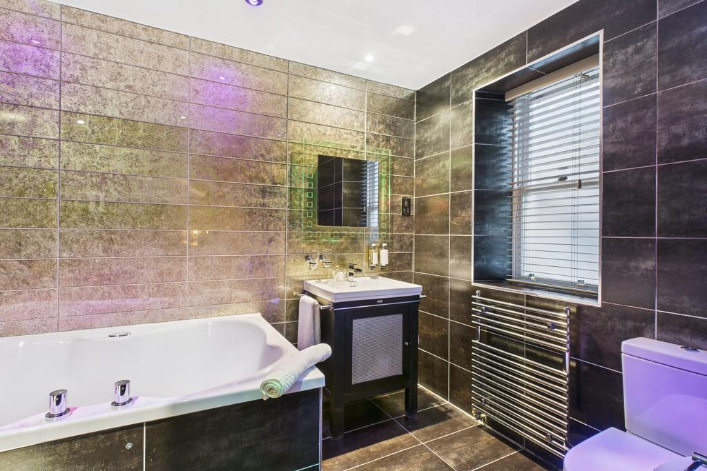 En Suite Bathroom